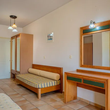Lefkoniko & Icarus Apts Szálloda 3*